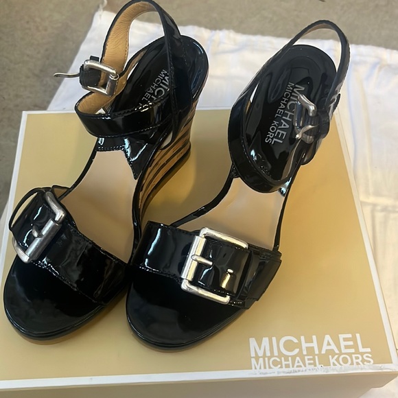 Michael Kors pacific sandal - Picture 1 of 5